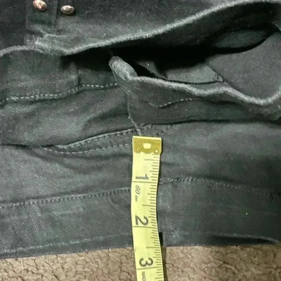 GUESS Shorts W/Copper Studs (No visibles size- measurements in pictures) A92 - Picture 5 of 5